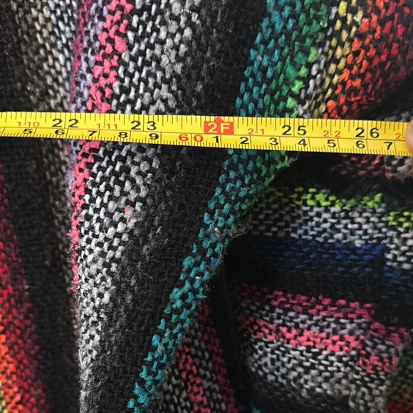 Poncho - Picture 13 of 15